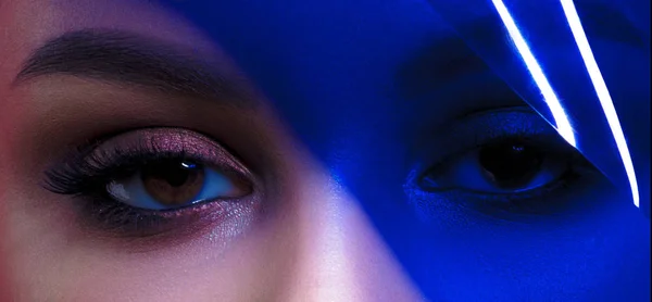 Mavi Filtreli Temiz Mükemmel Cilt Ile Genç Güzel Kadın Gözleri — Stok fotoğraf