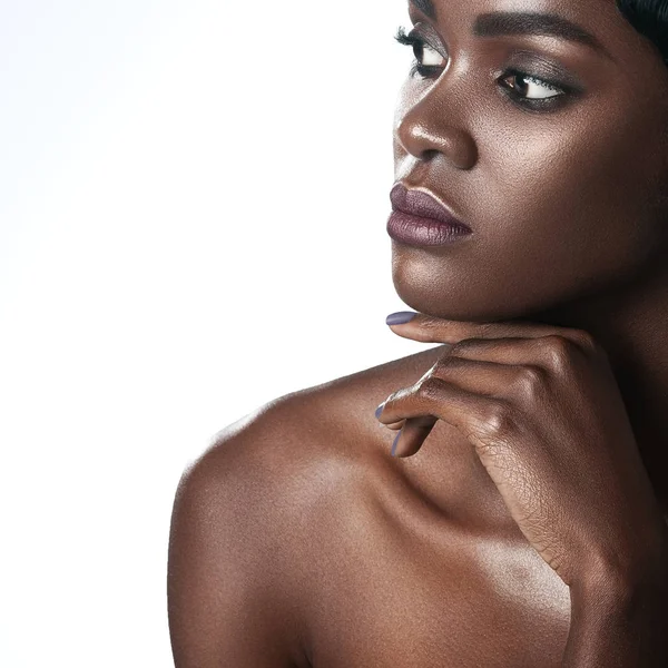 Joven Hermosa Mujer Negra Con Maquillaje Piel Perfecta Limpia Retrato — Foto de Stock