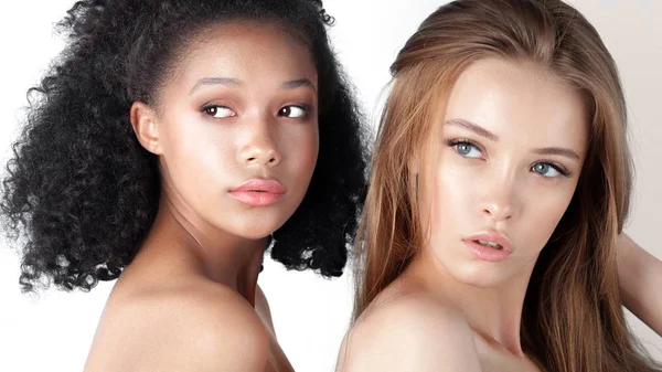 Caucasian African Teen Girls Close Skin Care Makeup Mixed Race — Stock Photo, Image