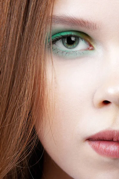 Jeune Fille Mignonne Avec Maquillage Coloré Gros Plan Beauté Cosmétiques — Photo