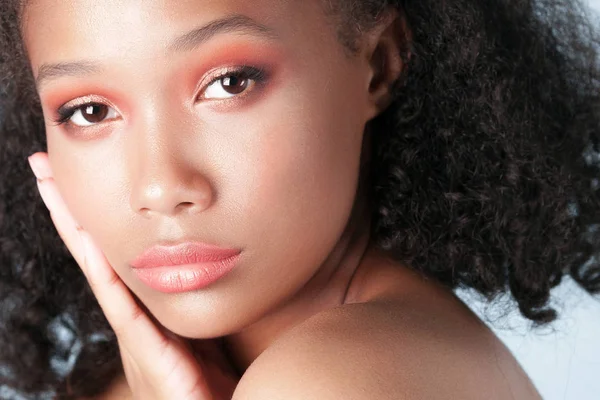 Молода Красива Чорна Дівчина Чистою Ідеальною Шкірою Крупним Планом Портрет — стокове фото