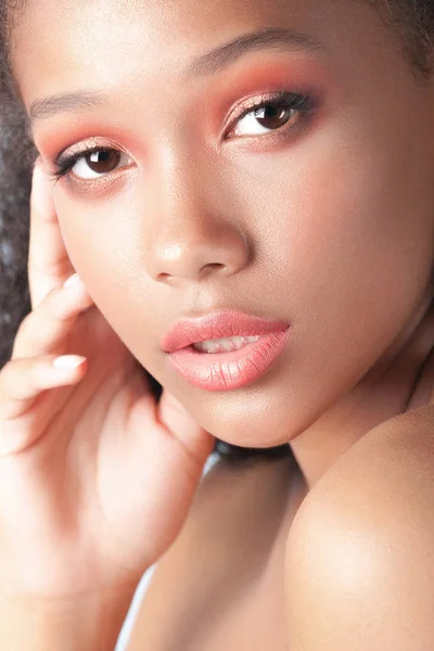 Fiatal Gyönyörű Fekete Lány Tiszta Tökéletes Bőr Közelről Szépség Portré — Stock Fotó