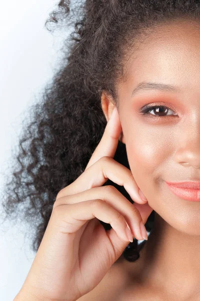 Junge Schöne Schwarze Mädchen Mit Sauberer Perfekter Haut Nahaufnahme Schönheitsporträt — Stockfoto