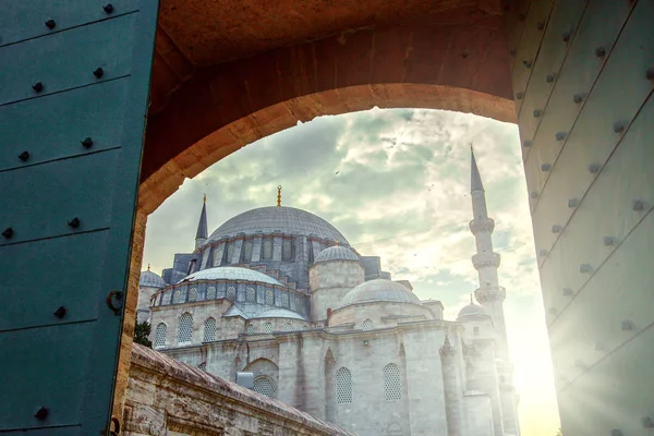 Mosquée Suleymaniye au beau coucher de soleil — Photo