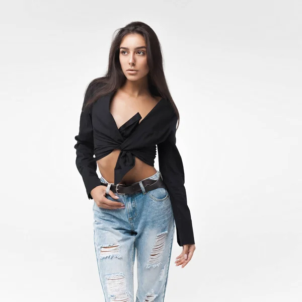 Jeune Fille Cool Hipster Chemise Noire Jeans Banane Bleue Tient — Photo