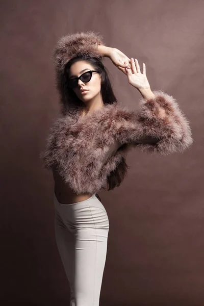 Young Elegant Girl Posing Fluffy Pink Cape Artificial Fur Beige — Stock Photo, Image