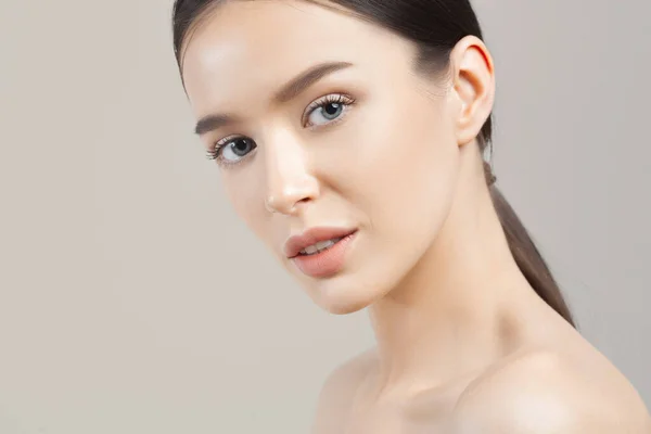 Mulher Bonita Nova Com Closeup Pele Perfeita Limpa Beleza Cuidados — Fotografia de Stock
