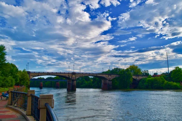 Hermoso Horizonte Puente Arqueado Que Cruza Dillingham Street Bridge Vista —  Fotos de Stock