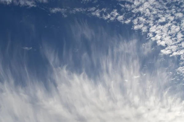 云彩和蓝天背景 — 图库照片