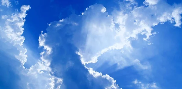 云彩和蓝天背景 — 图库照片