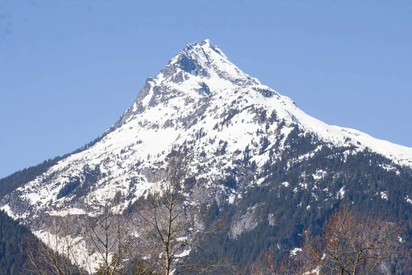 pointy mountain in Squamish in daylight