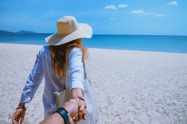 Asyalı sevgilisi çift kadın ve erkek doğa seyahat. Seyahat relax.