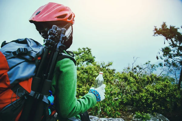 Donne asiatiche Fotografia di viaggio Natura. viaggio relax in vacanza — Foto Stock