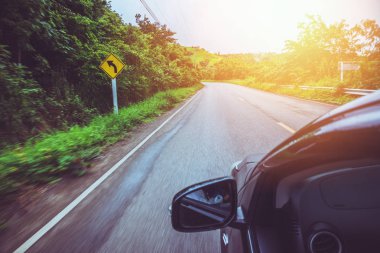 Peyzaj yol asfalt yol Kırsal Yol Kenarı Görünümü Dağ Manzarası.