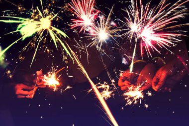 Soyut arka plan. Havai fişek çemberi bulanıklığı. Kutlamalarda renkli. Arka plan şenlikli Yeni Yıl. arka plan, Yeni Yıl, kutlama, havai fişek