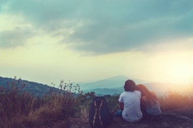 Doğal arka plan Çiftler severler. Güneş sabah ları dağda doğar. tayland doi inthanon. seyahat doğa. Seyahat rahatlayın. doğa, açık hava, tatil.