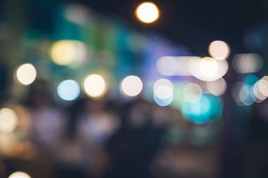 arka plan bulanık bokeh. Işıklar Seremonisi. Gece ışıkları nı aydınlat Kutlamalarda. Bir sürü insan.