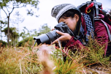 fotoğrafçı Asyalı kadın Seyahat fotoğraf Doğa. tatilde rahatlayın. insanlar arasında sabah gündoğumu fotoğraf. Tayland