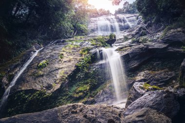 Doğal arka plan şelalesi. arka plan Duvar Kağıdı doğa Forest Hill Şelale. Tayland doi inthanon