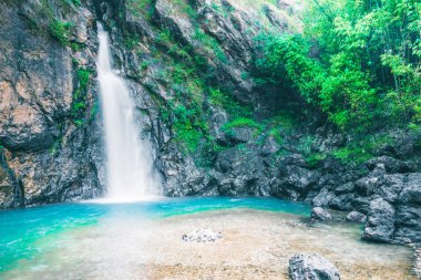 Doğal arka plan şelalesi. şelale Renkli yaprakları. jogkradin şelale Tayland tropikal