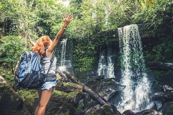 женщина Азия путешественники путешествовать. Прогулки вручную путешественники путешествуют природа Леса, горы, водопады. приключения, Независимые путешествия, путешествия природы, Путешествия расслабиться, Путешествия Таиланд
.