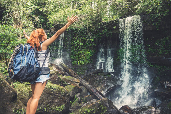 женщина Азия путешественники путешествовать. Прогулки вручную путешественники путешествуют природа Леса, горы, водопады. puhinronghaba. сельская местность, лес, маршрут, лето, природа, открытый, отдых, отдых, путешествия Таиланд, пейзаж, стиль, Гора, водопад
.