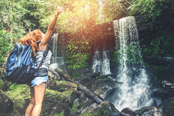 женщина Азия путешественники путешествовать. Прогулки вручную путешественники путешествуют природа Леса, горы, водопады. приключения, Независимые путешествия, путешествия природы, Путешествия расслабиться, Путешествия Таиланд
.