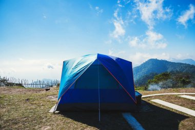 tatilde rahatlayın. Dağda kamp. Tayland