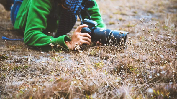 Fotograf Asian Woman podróżowanie Fotografia natura. podróży relaks w wakacje. wędrówki po górach. Tajlandia — Zdjęcie stockowe