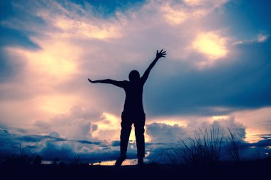 Asyalı kadınlar tatilde rahatlarlar. Dağa atla. Tayland