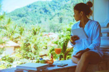 tatilde kayıt yazma iş oturma kadın