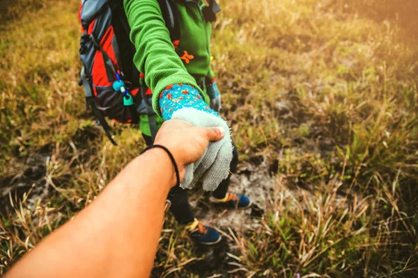 Asian couple woman and man travel nature. Travel relax. Lover Walk Shake hands on the meadow in the forest. Thailand — Stock Photo, Image