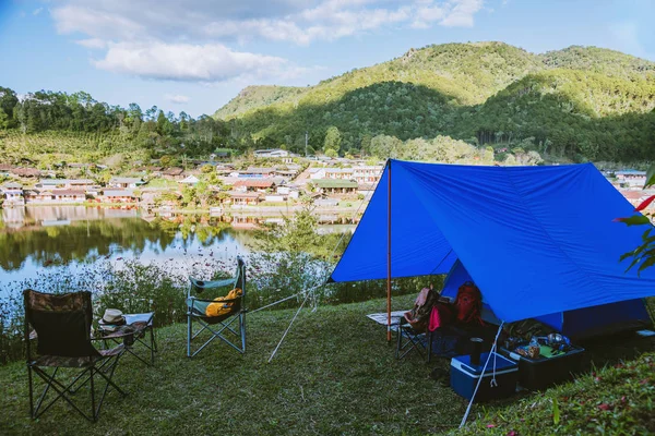 Natuurtoerisme in landelijke dorpen, Camping outdoor, Natuurtoerisme op de berg. — Stockfoto