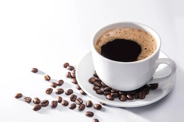 Káva Šálek Kávová Zrna Bílém Pozadí — Stock fotografie