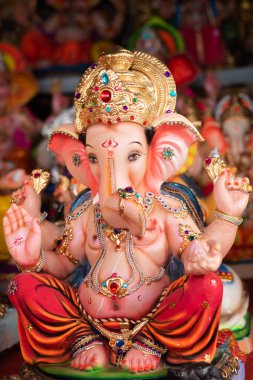 Hindu lord Ganesh/Ganesha Goa, Hindistan Ganesh Chaturthi Festival vesilesiyle satılan putlara 