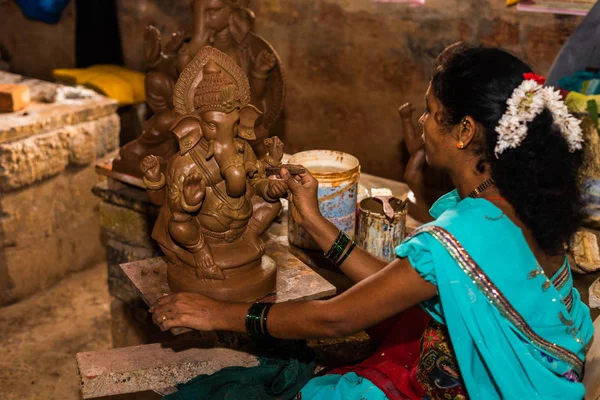 マブサ インド 2018 Bicholim ゴアの町で地元のアーティストによって成形されている主 Ganesh Ganesha の粘土モデル — ストック写真