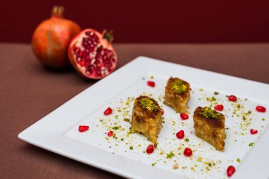 Namoura veya revani, Arapça irmik kek bir şurup batırılmış 
