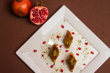 Namoura veya revani, Arapça irmik kek bir şurup batırılmış 