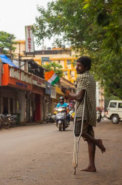Panjim, Goa/Hindistan-Ağustos 15 2018: Hindistan'ın bağımsızlık günü Panjim sokaklarında Hint bayrakları ve eşya satış sokak satıcıları
