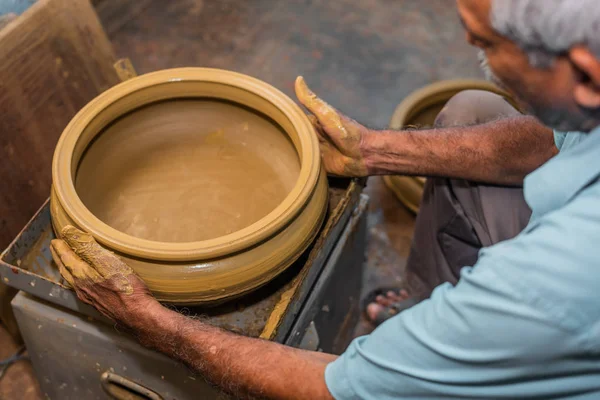 Bicholim Goa Índia Agosto 2018 Artesanato Local Trabalhando Cerâmica Barro — Fotografia de Stock