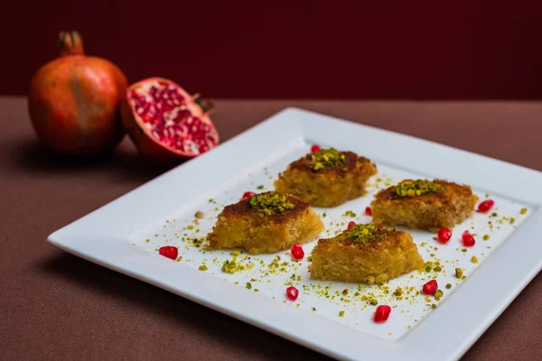 Namoura Basbousa Een Stroop Gedrenkt Arabische Griesmeel Cake — Stockfoto