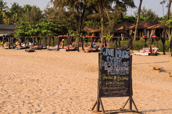 Agonda Beach Goa India Marzo 2018 Turistas Disfrutando Del Surf — Foto de Stock