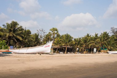 Ashvem Beach, Goa/Hindistan-Mayıs 1 2018: yerel plaja kulübeleri ve küçük Ashvem Beach Goa Hindistan'da gevşeme bölgeler