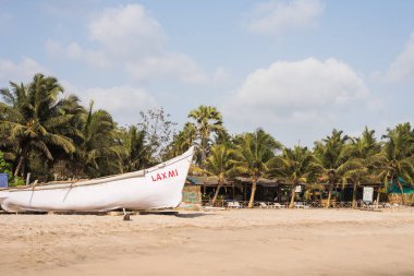 Ashvem Beach, Goa/Hindistan-Mayıs 1 2018: yerel plaja kulübeleri ve küçük Ashvem Beach Goa Hindistan'da gevşeme bölgeler