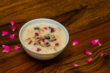 Lezzetli erişte veya Seviyan Kheer kopya alanı ile