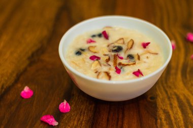 Lezzetli erişte veya Seviyan Kheer kopya alanı ile