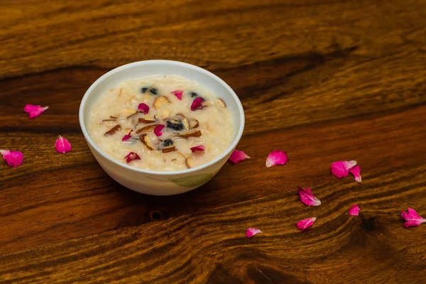 Heerlijke Vermicelli Seviyan Kheer Met Kopie Ruimte — Stockfoto