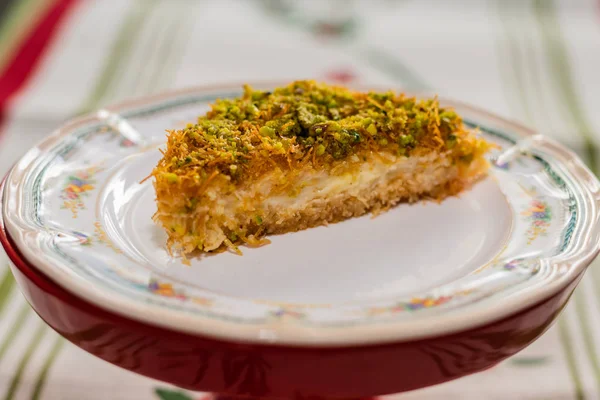 Turkish Palestinian Sweet Dish Kunafa — Stock Photo, Image