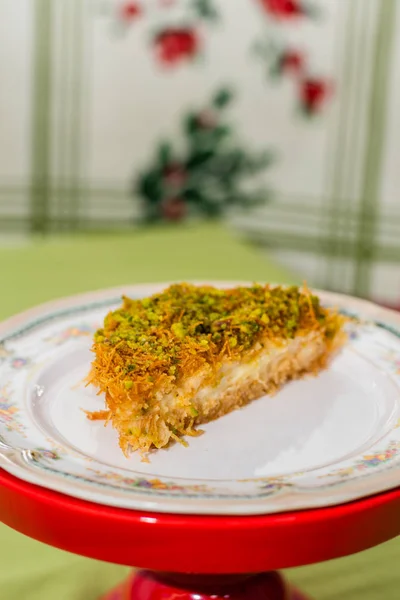 Turkish Palestinian Sweet Dish Kunafa — Stock Photo, Image