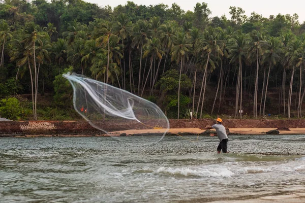 Betul Beach Goa India Abril 2019 Pescadores Locales Ocupados Pescando — Foto de Stock